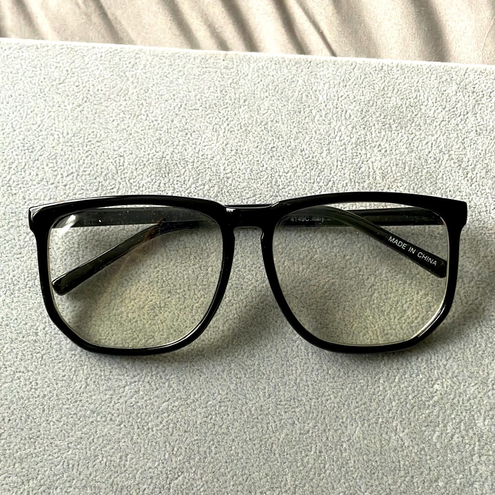 Black rimmed fashion glasses - large lenses.